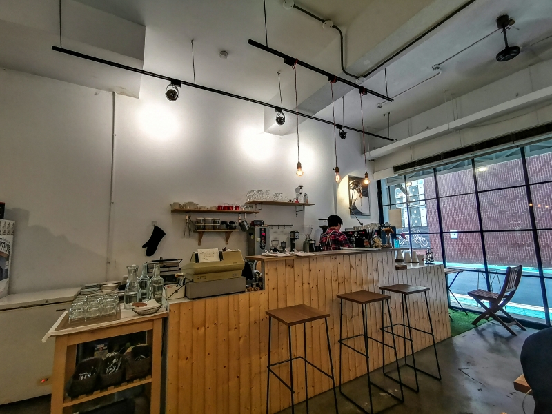 [信義區咖啡廳推薦]福來得咖啡Fred’s Cafe- 手沖咖啡 沒吃甜點很遺憾 不限時有插座咖啡廳 101附近咖啡廳