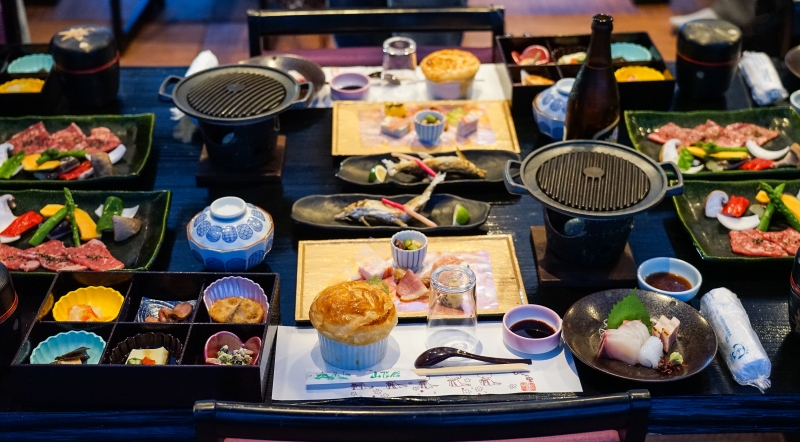 [日本九州大分住宿]ひなの里山陽館-坐上屋型船欣賞河上美景邊吃晚餐 日田温泉旅館一泊二食  山陽館雛之鄉酒店