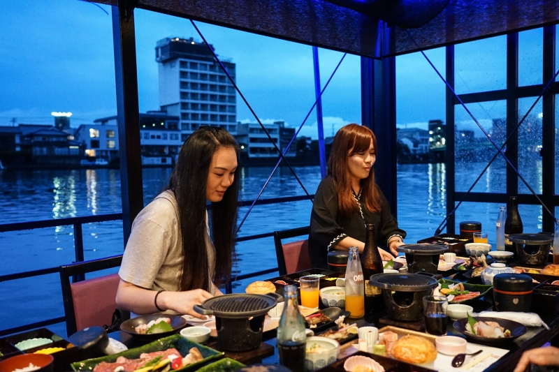 [日本九州大分住宿]ひなの里山陽館-坐上屋型船欣賞河上美景邊吃晚餐 日田温泉旅館一泊二食  山陽館雛之鄉酒店