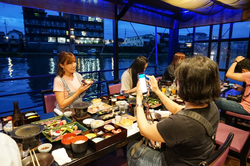 [日本九州大分住宿]ひなの里山陽館-坐上屋型船欣賞河上美景邊吃晚餐 日田温泉旅館一泊二食  山陽館雛之鄉酒店