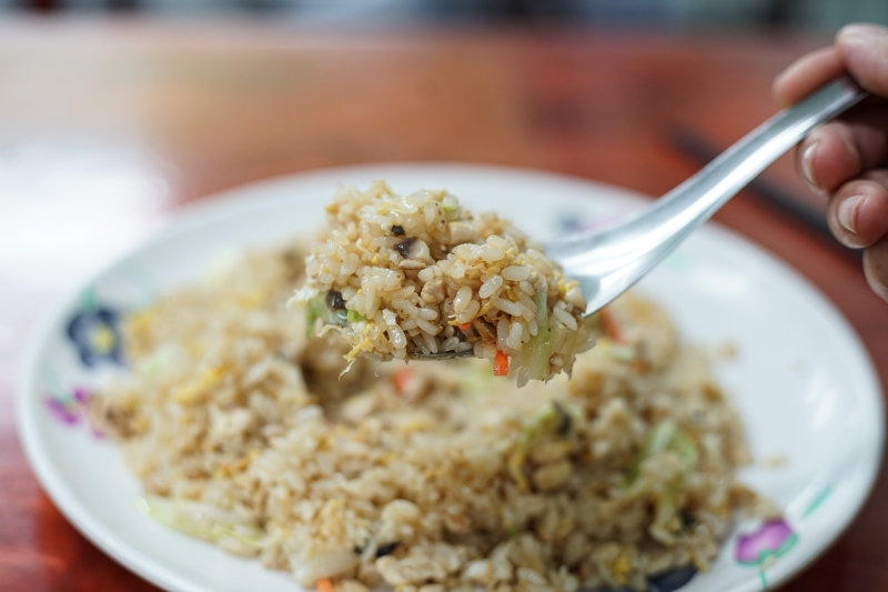 [花蓮美食]臘味炒飯吃了就愛上 五更腸旺燴飯好對味 花蓮隱身巷弄美食-鄭師父小館平價美食熱炒