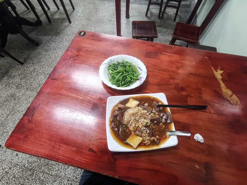 [花蓮美食]臘味炒飯吃了就愛上 五更腸旺燴飯好對味 花蓮隱身巷弄美食-鄭師父小館平價美食熱炒