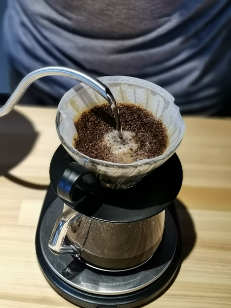 [花蓮散策]小隱-古琴教學 瓷器 自烘手沖咖啡很對我的味-宅人咖啡