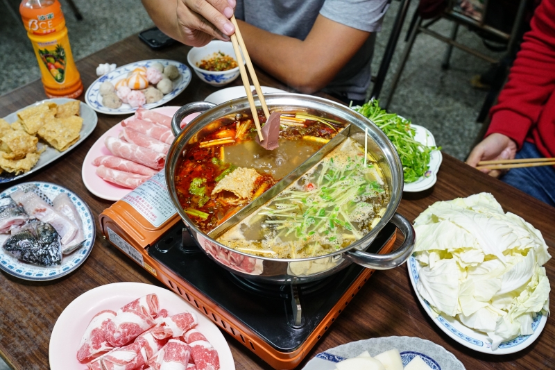 [花蓮美食][影片]巧味四川麻辣鴛鴦鍋-大推泡椒酸菜火鍋!!滋味豐富 C/P值超高 下午不休息 愛吃火鍋不能錯過 花蓮火鍋推薦