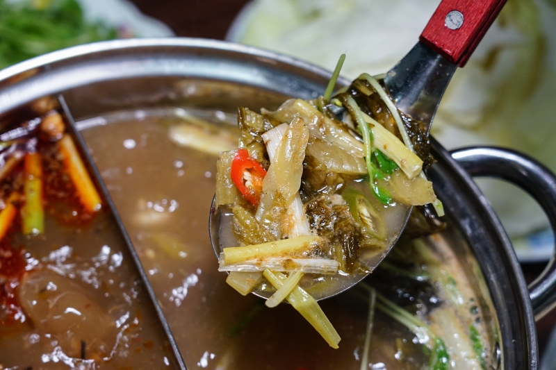 [花蓮美食][影片]巧味四川麻辣鴛鴦鍋-大推泡椒酸菜火鍋!!滋味豐富 C/P值超高 下午不休息 愛吃火鍋不能錯過 花蓮火鍋推薦