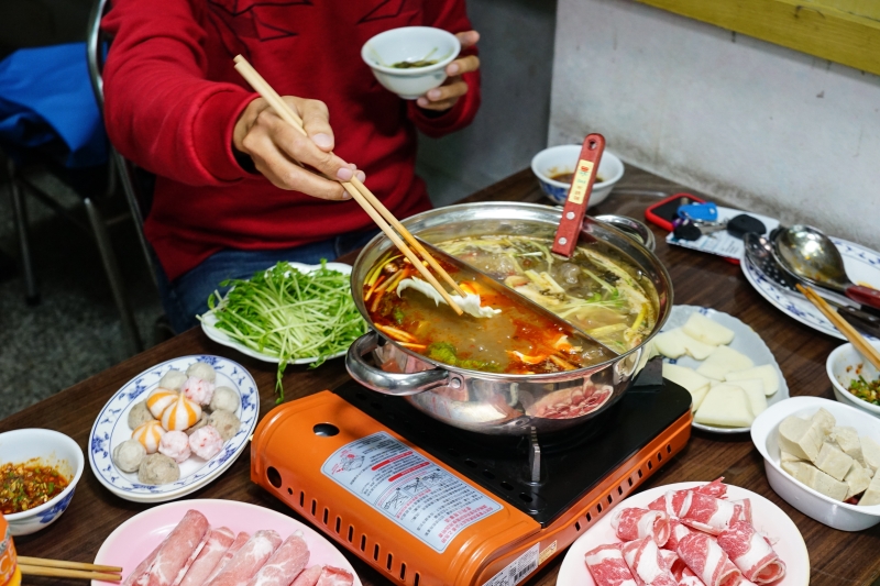 [花蓮美食][影片]巧味四川麻辣鴛鴦鍋-大推泡椒酸菜火鍋!!滋味豐富 C/P值超高 下午不休息 愛吃火鍋不能錯過 花蓮火鍋推薦