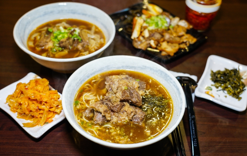 [花蓮美食]九條牛牛肉麵-百元招牌牛肉麵能吃到牛肋條 牛小排肉質鮮嫩好好吃唷