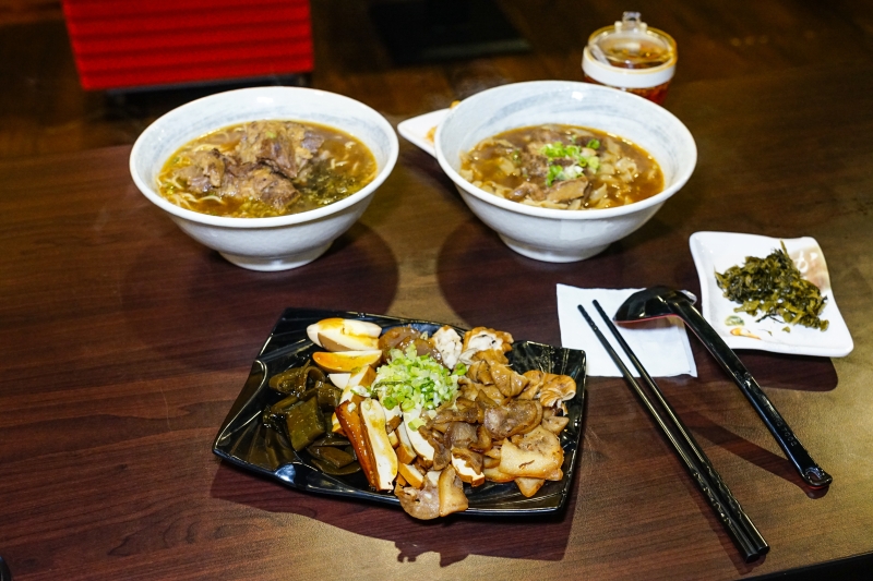 [花蓮美食]九條牛牛肉麵-百元招牌牛肉麵能吃到牛肋條 牛小排肉質鮮嫩好好吃唷