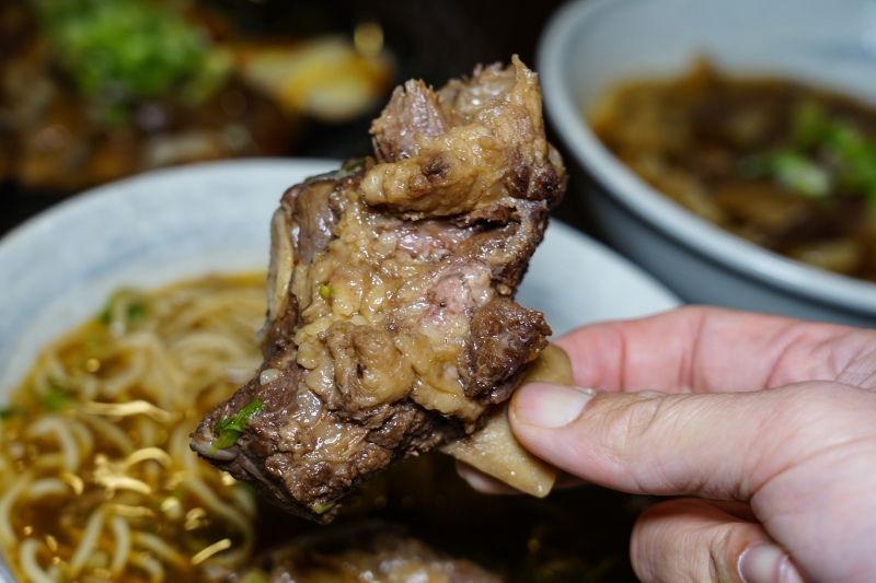 [花蓮美食]九條牛牛肉麵-百元招牌牛肉麵能吃到牛肋條 牛小排肉質鮮嫩好好吃唷