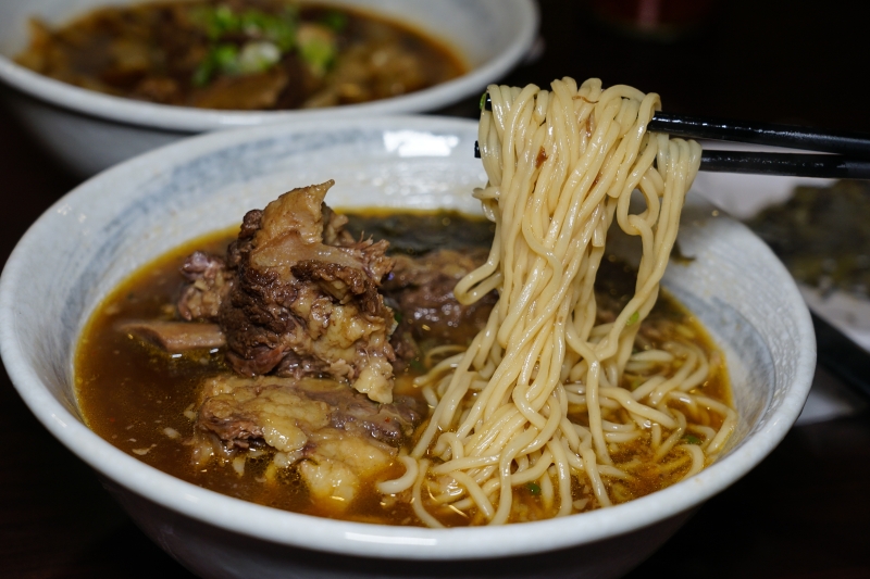 [花蓮美食]九條牛牛肉麵-百元招牌牛肉麵能吃到牛肋條 牛小排肉質鮮嫩好好吃唷