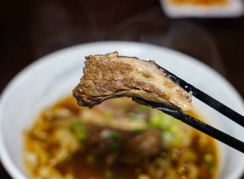 [花蓮美食]九條牛牛肉麵-百元招牌牛肉麵能吃到牛肋條 牛小排肉質鮮嫩好好吃唷