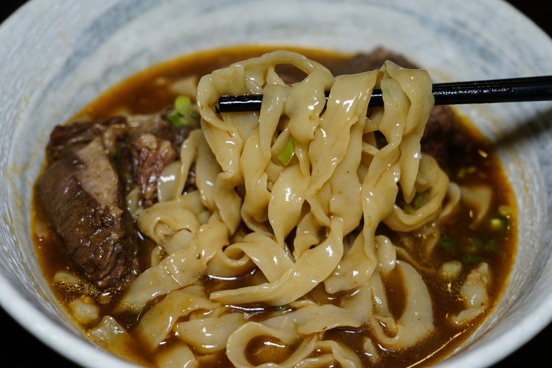 [花蓮美食]九條牛牛肉麵-百元招牌牛肉麵能吃到牛肋條 牛小排肉質鮮嫩好好吃唷