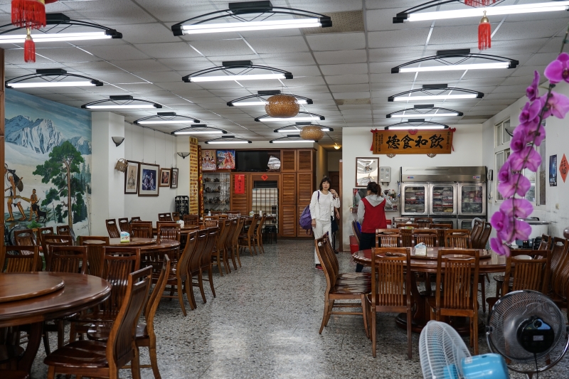 [花蓮美食]離太魯閣牌樓最近的餐廳 老店美味依舊不減 太魯閣美食推薦-藍藍餐廳