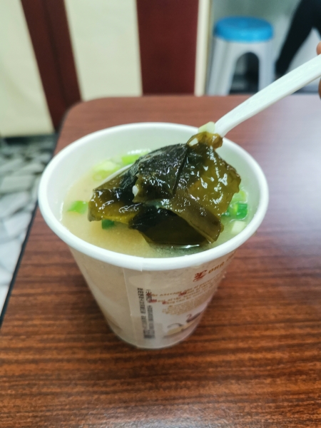 [花蓮吉安美食]1+4訪天晶玉食早午餐-週六限定油飯很好吃 炒米粉+特調麻辣醬很對味 還有中式下午茶 蔥肉餅可以吃唷