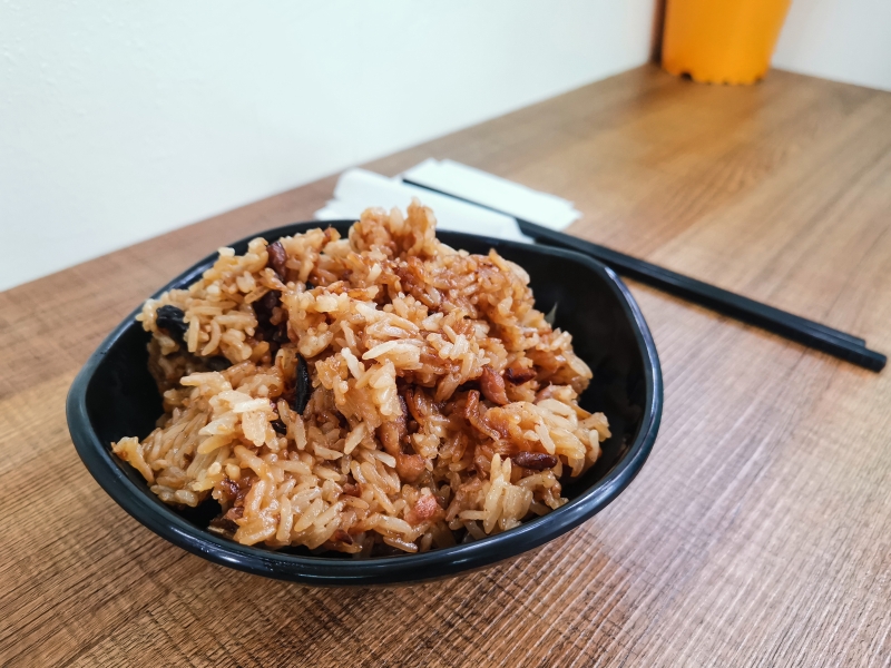 [花蓮吉安美食]1+4訪天晶玉食早午餐-週六限定油飯很好吃 炒米粉+特調麻辣醬很對味 還有中式下午茶 蔥肉餅可以吃唷