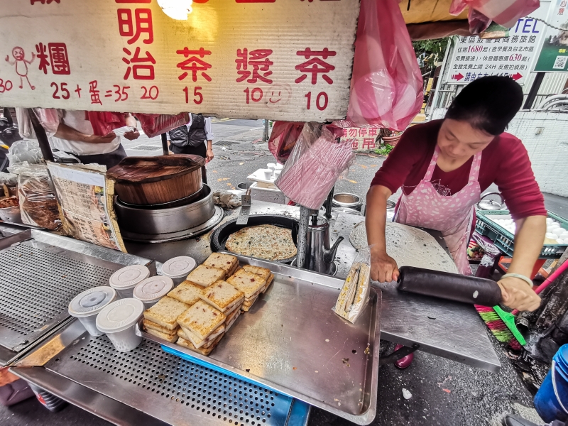 台北排隊早餐 上順興香Q飯糰隱藏版 蔥油餅飯糰好吃份量夠不油膩  大安區早餐推薦