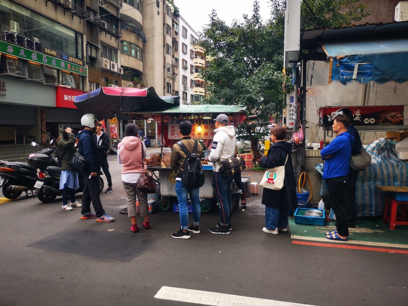 台北排隊早餐 上順興香Q飯糰隱藏版 蔥油餅飯糰好吃份量夠不油膩  大安區早餐推薦