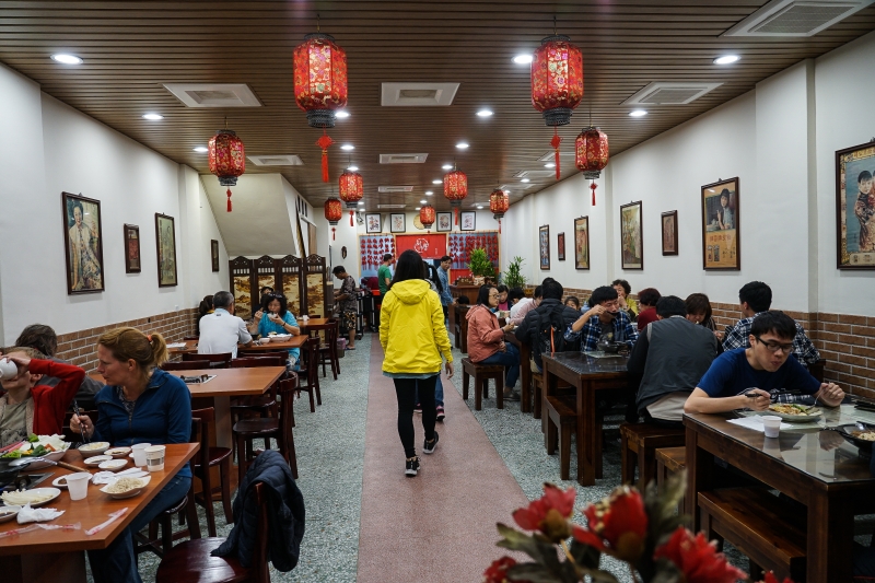 [花蓮新城美食]新城不只佳興冰果室可以吃 在地人強力推薦這家 還有麻辣火鍋可以吃唷-半天紅麻辣館/不辣館