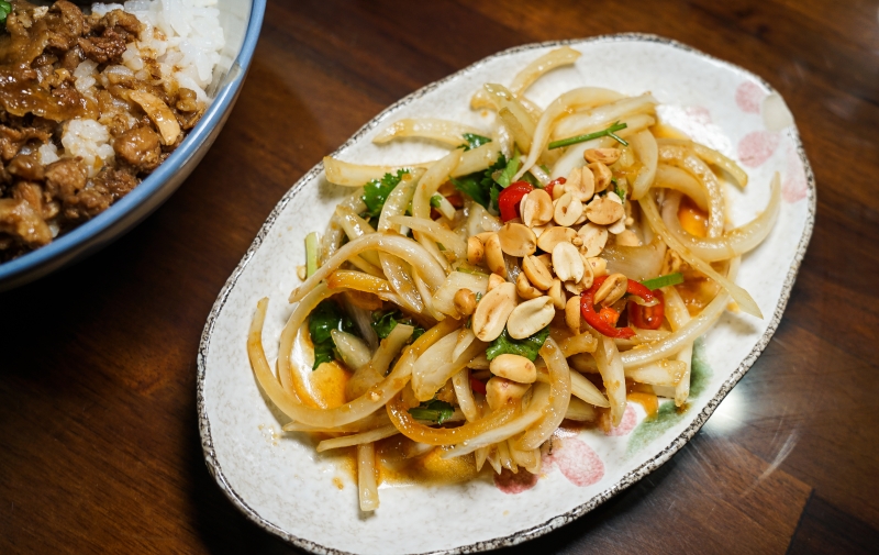 [花蓮新城美食]新城不只佳興冰果室可以吃 在地人強力推薦這家 還有麻辣火鍋可以吃唷-半天紅麻辣館/不辣館