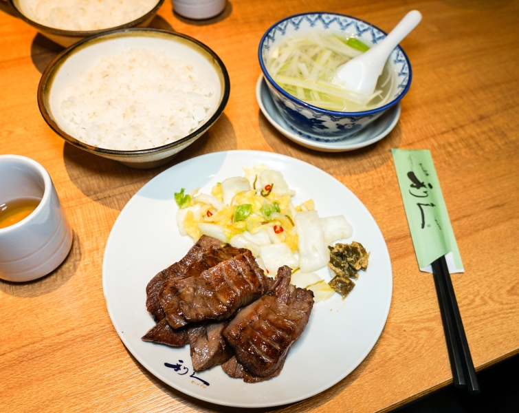 來日本仙台吃牛舌是常識啊 不能錯過的仙台美食-牛たん炭焼 利久 東七番丁店