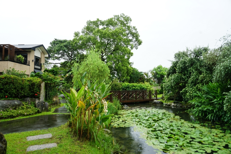 依山午afternoon resort這間透明玻璃屋咖啡廳有夠美  綠意盎然還有水中倒影 須預約要密碼才能進入 花蓮壽豐咖啡廳推薦