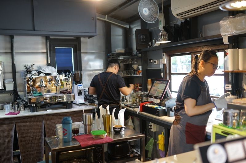 [花蓮咖啡廳]Jimmy x Rose Cafe 吉米蘿絲-鳳凰樹下的小木屋 自成一局又有點小浪漫 自製甜點&烘焙咖啡豆