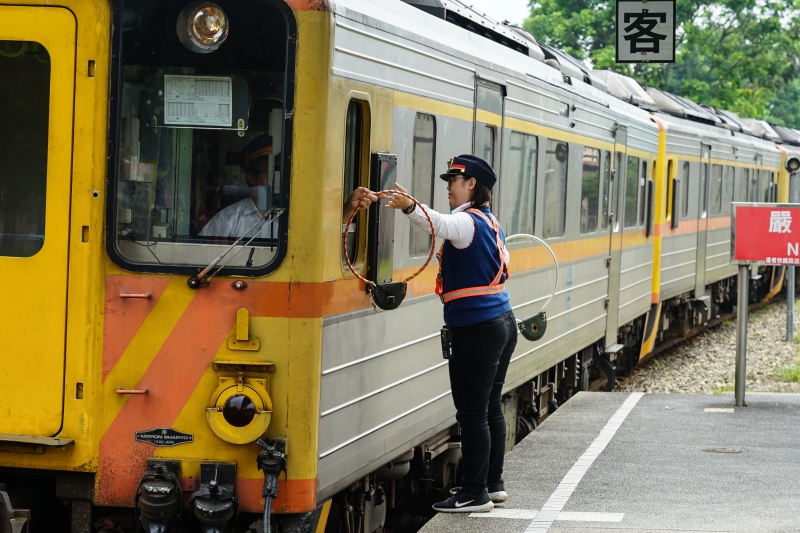 [南投一日遊]原來集集這麼好玩 彩繪車廂 漫遊綠色隧道 添興窯陶藝DIY 復仇者聯盟英雄摺紙也太厲害了吧! 集集一日遊行程