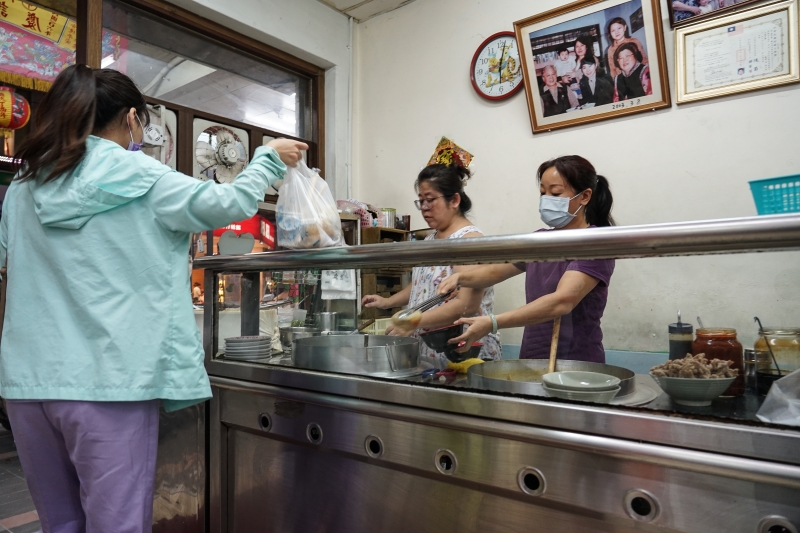 [桃園中壢美食]我媽媽指定必吃肉圓 中平肉原世家 宅男特別吃法 中壢火車站美食 50年中壢老店