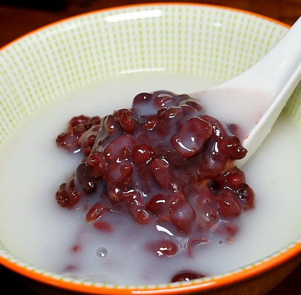 [花蓮美食]1~10訪味本物原味飲品-柴燒紅豆湯超級好喝，這家店完全打到我的味蕾，菜單全制霸，吃到完甘心才放手啊!  選用安全農法種植紅豆，花生糙米漿好喝濃郁又沒怪味，豆漿口感超厲害、柴燒仙草茶原來是這樣的好味道 花蓮紅豆湯