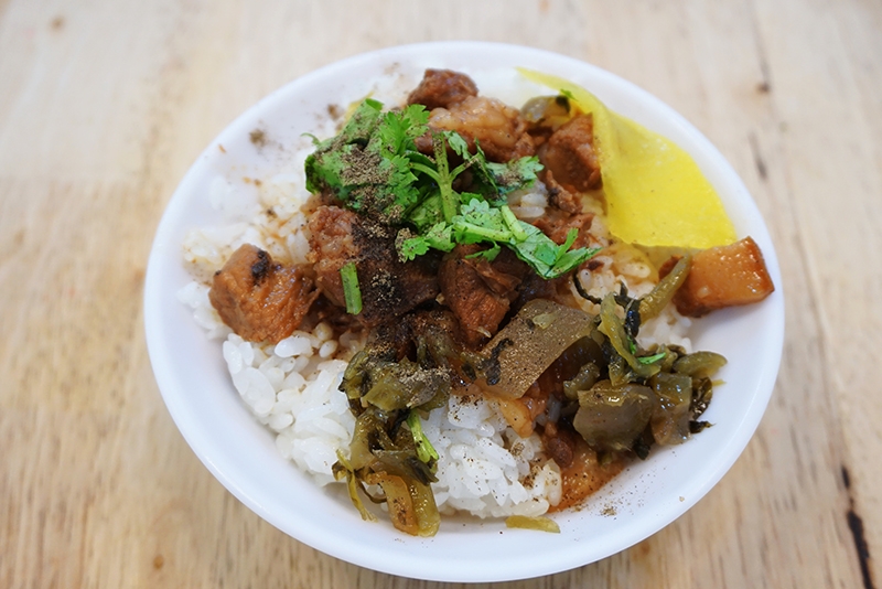 [花蓮]東北海魷魚羹-清爽型滷肉飯 好吃又不膩 雙拼粳一次享受2種口味 @跳躍的宅男