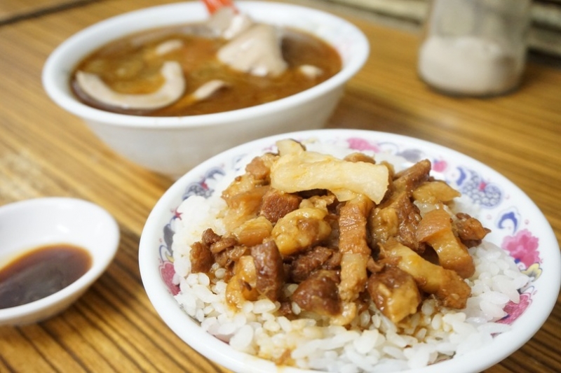 [台北捷運永春站]施家麻油腰花魯肉飯  濃郁的麻油香帶著輕微的酒香 腰花好脆喔 永春美食 台北麻油雞 @嘿!部落!