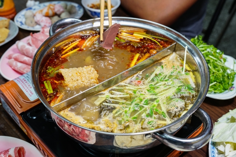 [花蓮美食][影片]巧味四川麻辣鴛鴦鍋-大推泡椒酸菜火鍋!!滋味豐富 C/P值超高 下午不休息 愛吃火鍋不能錯過 花蓮火鍋推薦 @跳躍的宅男