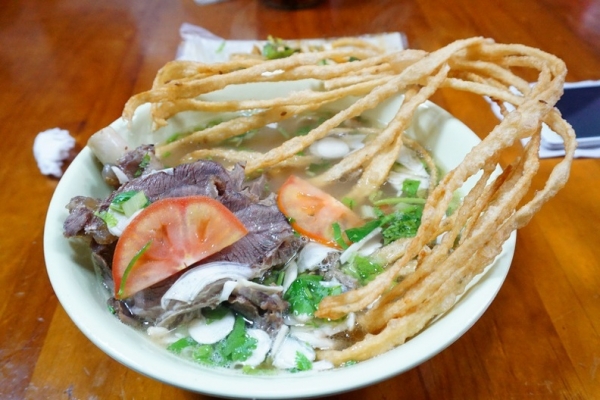 [桃園]胡同彭家老舖新疆拉麵-獨特饊子麵 羊肉一點腥羶味都沒有 涼拌菜超好吃啊! @跳躍的宅男