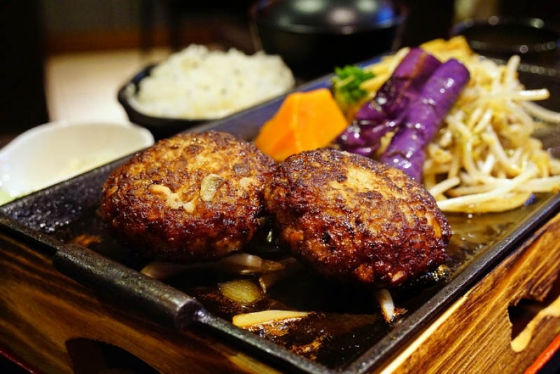 [花蓮]旭屋和風洋食-炙熱鐵板日式漢堡排!而且它們餐點選擇可真多啊 @跳躍的宅男