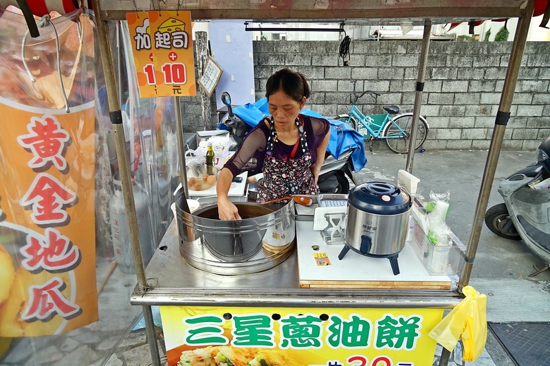 [花蓮市]三星蔥仔餅-超軟Q口感我超愛! 香甜Q三味一體，吃得我不禁嘴角上揚啊! @跳躍的宅男