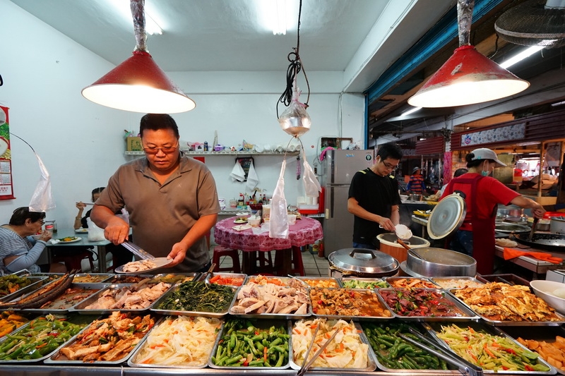 [花蓮吉安美食]二訪老戴自助餐-早市裡的好味道，三層肉、白斬雞、菜脯蛋配上地瓜稀飯好好吃唷 @跳躍的宅男