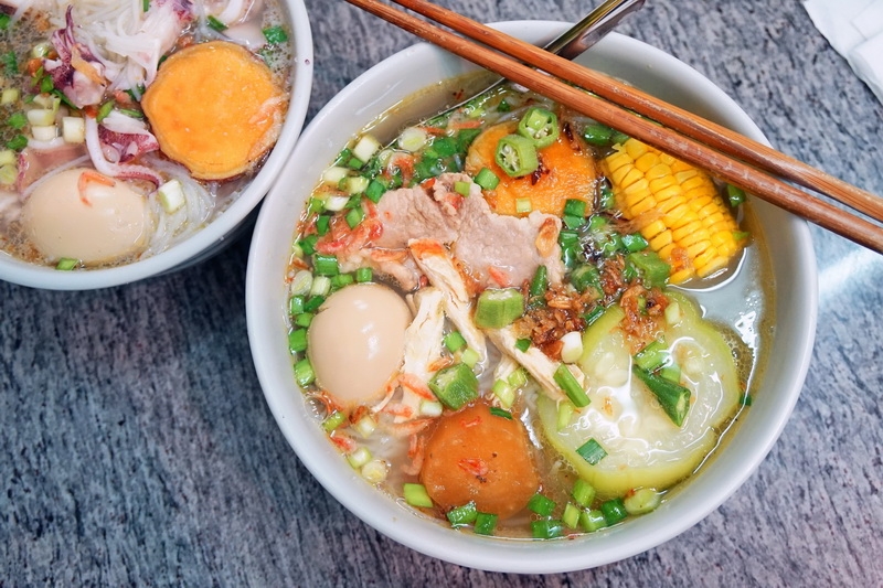 [花蓮美食]單一純賣雞湯米粉-湯頭清甜好自然 而且還可以免費續湯續米粉 老闆超佛心啊 @跳躍的宅男
