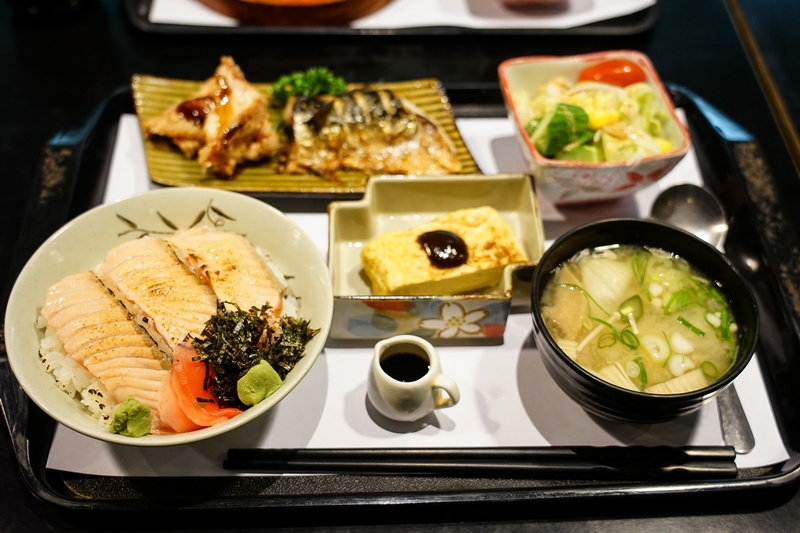 [花蓮美食]芝麻開門日式洋食堂-平日商業午餐200元C/P值好高 一次可以吃到他們拿手菜ㄟ 花蓮市美食推薦! @跳躍的宅男