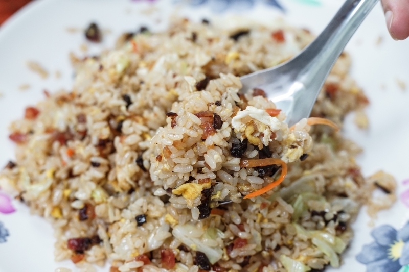 [花蓮美食]臘味炒飯吃了就愛上 五更腸旺燴飯好對味 花蓮隱身巷弄美食-鄭師父小館平價美食熱炒 @嘿!部落!