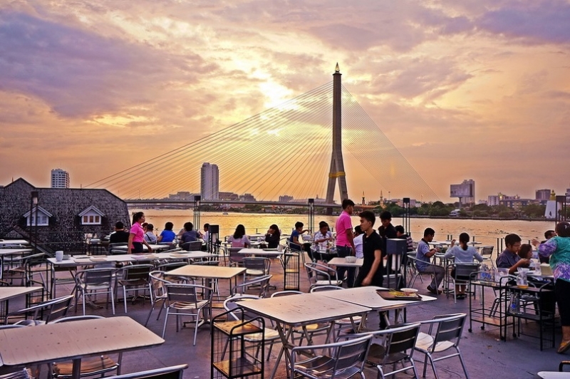 [泰國曼谷美食]情人浪漫景觀餐廳 河畔絕美夕陽 超適合約會求婚的!  In Love Bar and Restaurant @跳躍的宅男